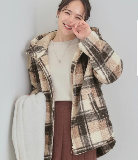 ブークレチェックフードコート