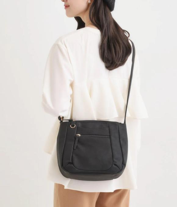 前ポケットショルダーバッグ